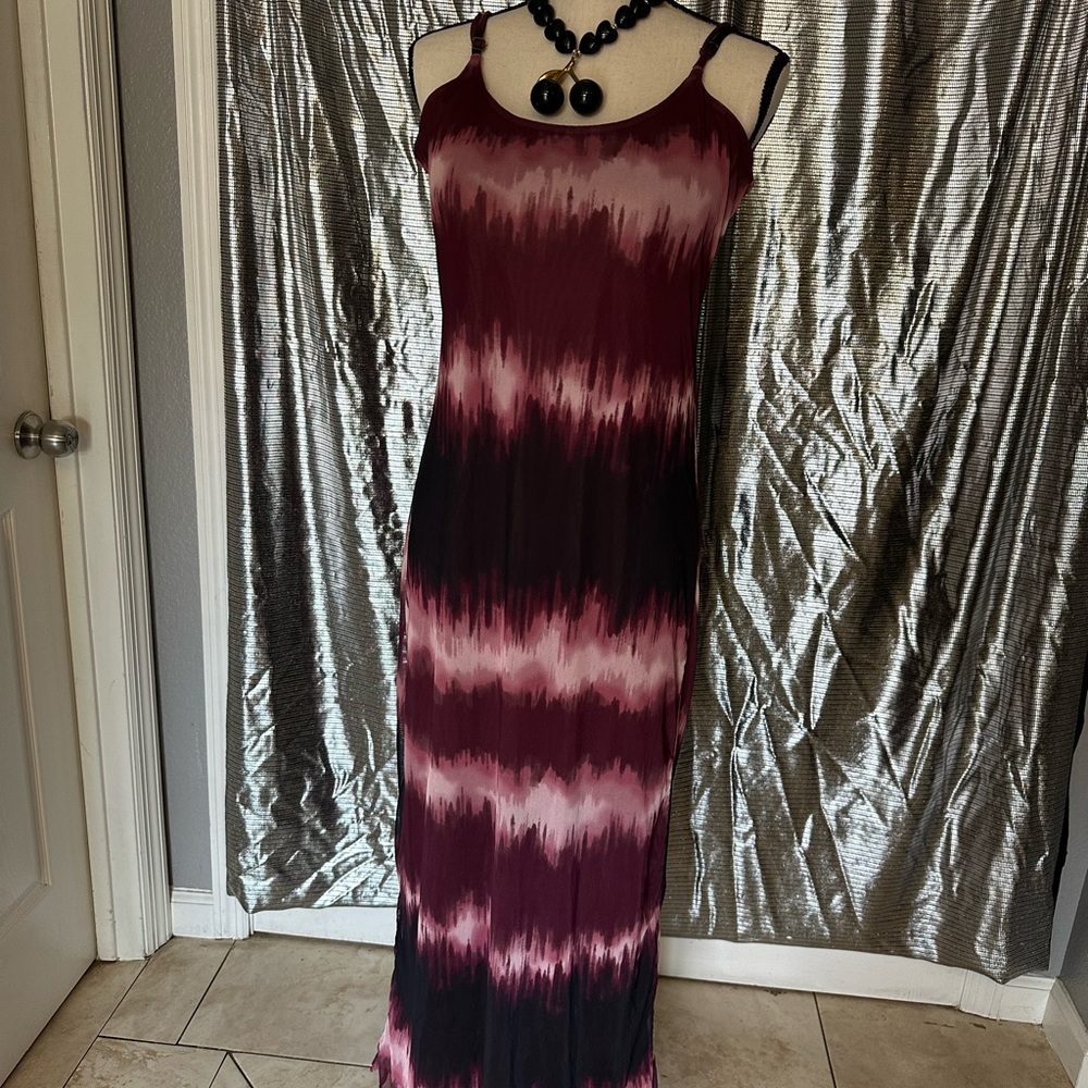 Elegant Tie-Dye Maxi Dress